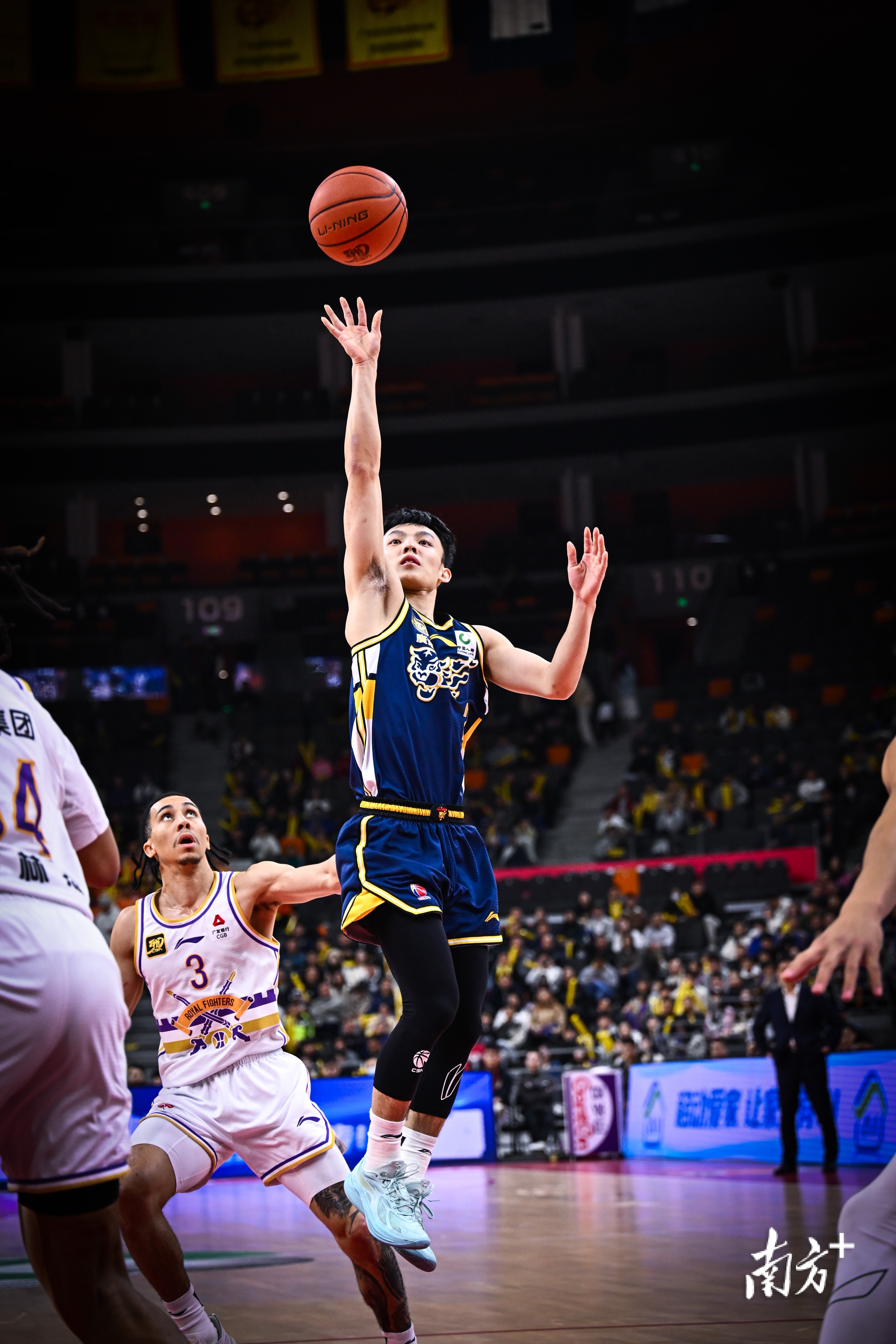 广东队主场压哨反超，赢下比赛的简单介绍