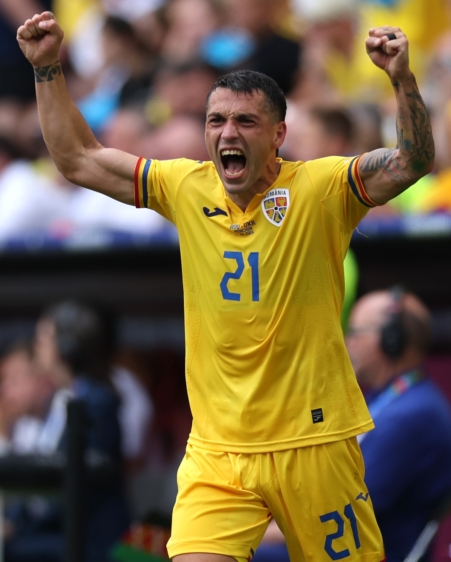 包含罗马尼亚队客场表现出色，轻松取胜的词条