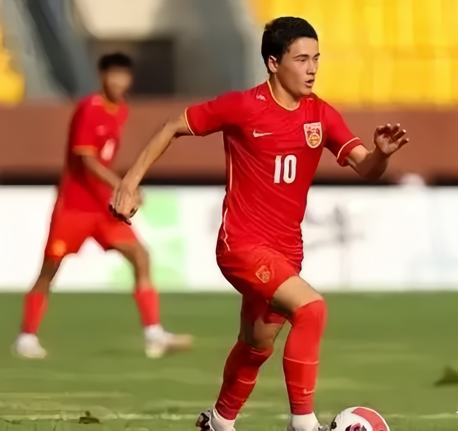 足球明星风采展现,球队实力考验一触即发的简单介绍 足球明星风采展现,球队实力考验一触即发的简单介绍