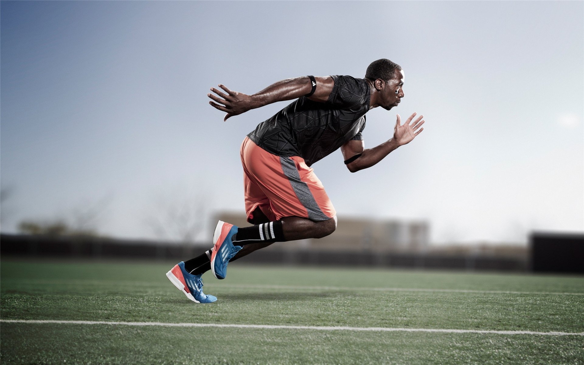 红牛二队横扫迈凯伦,拉塞尔状态火热,F1赛场的新秩序与旧王者的挣扎